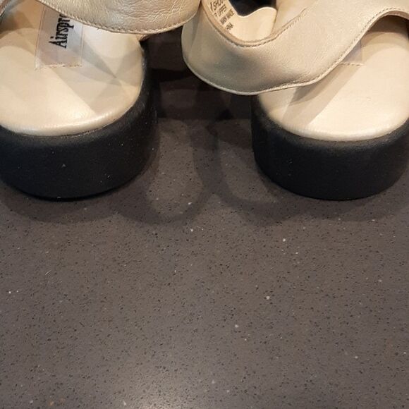 Airspree Shout 2 Cream Leather Sandals - Picture 5 of 8